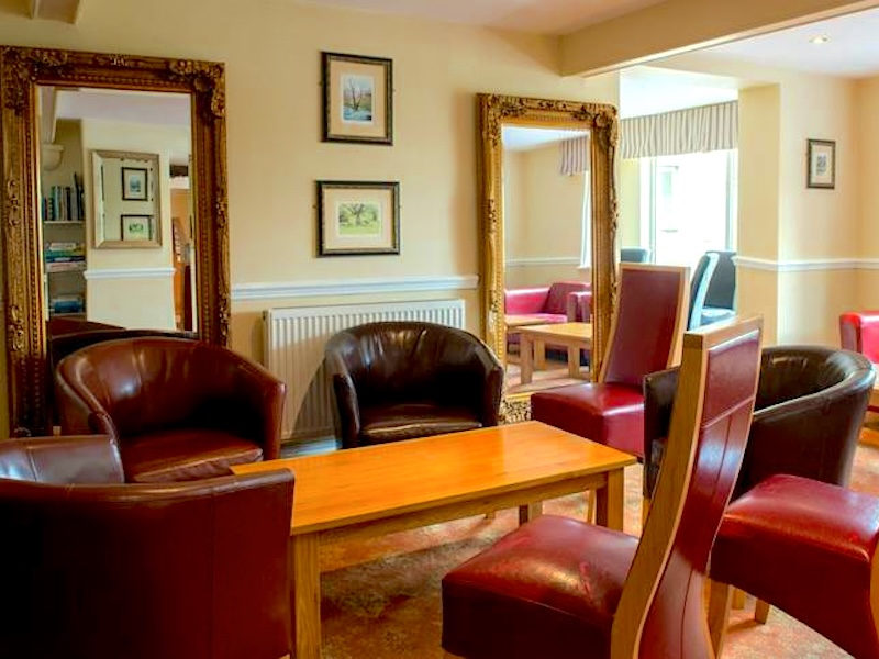 The Peveril of the Peak - Lounge