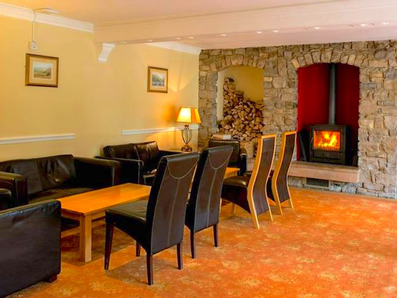 The Peveril of the Peak - Lounge